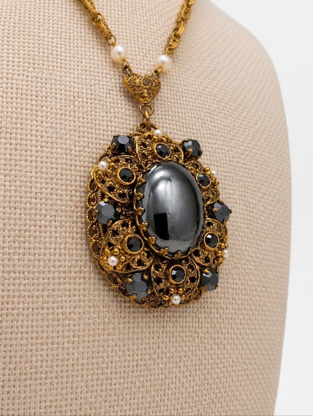 Vintage West Germany Gold-Tone Filigree Necklace with Black Cabochon Pendant - Picture 5 of 7